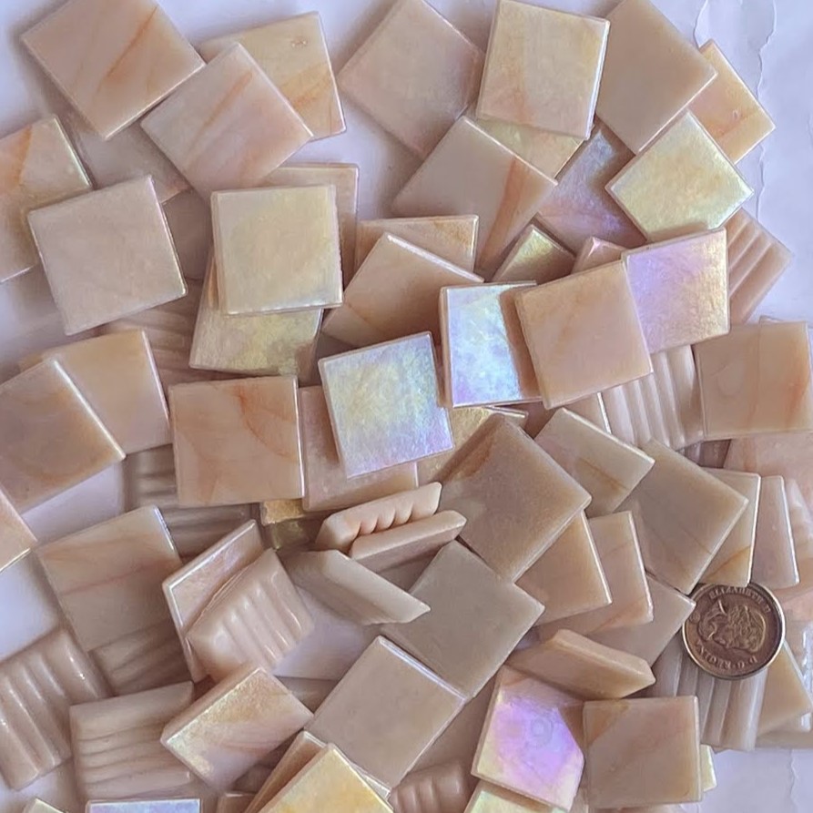 VITREOUS 20mm IRIDESCENT TOMATTO WB87